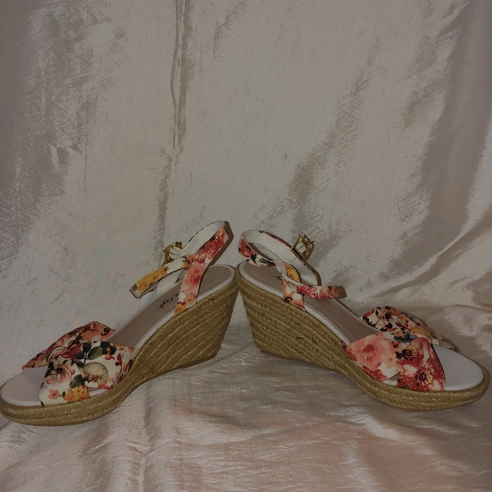 AE Sandals - Picture 5 of 6